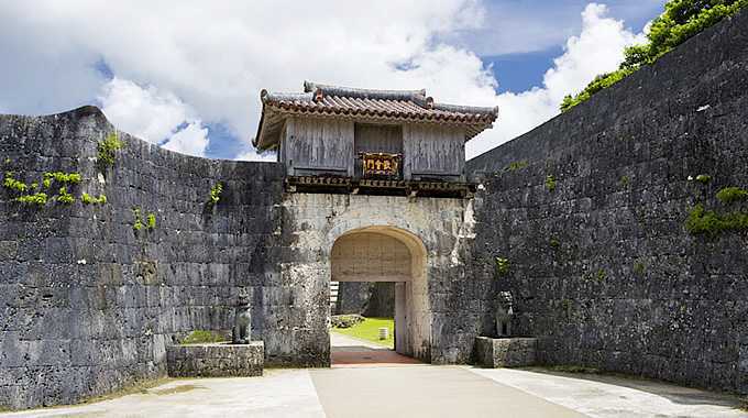 何度も焼失と再建を繰り返した沖縄の名所「首里城」